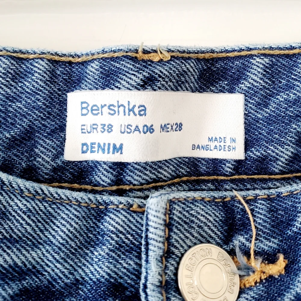 Bershka High Waist Straight Leg Dad Jeans in Medium Blue - Picture 4 of 8